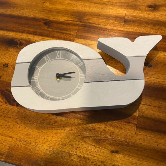 🌊🐋COASTAL CORE GIFT IDEAS🎄🎁 Wooden Whale Clock 🐋 - Picture 1 of 7